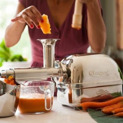 Carrot juice with apple and lemon