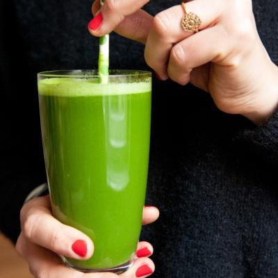 Celery juice with kale, apple and lemon