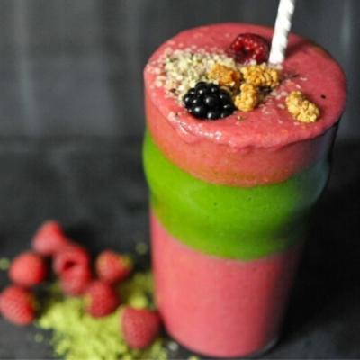 Wheatgrass smoothie with raspberries