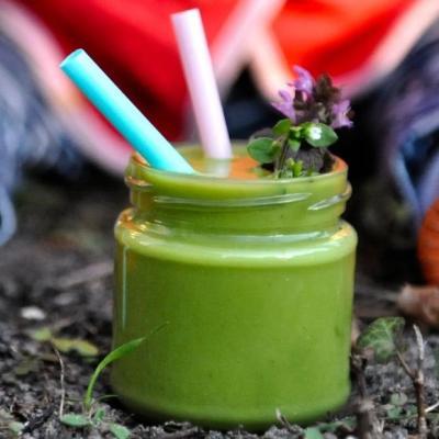 Wild herbs smoothie