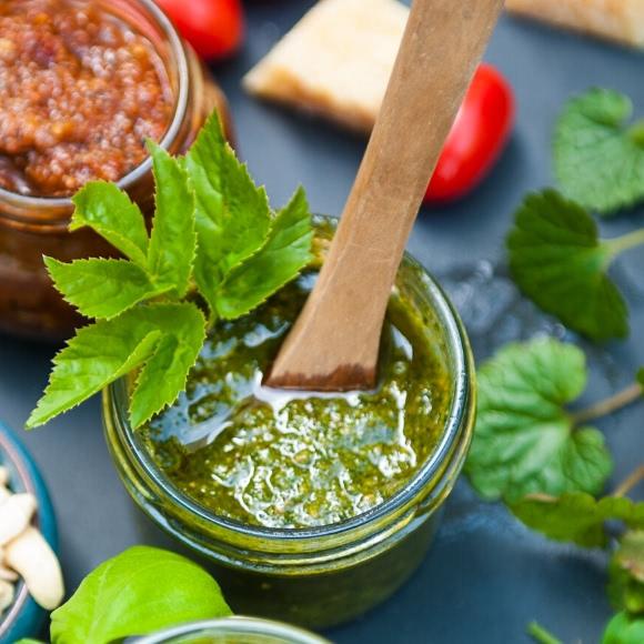 Vegan mint pesto