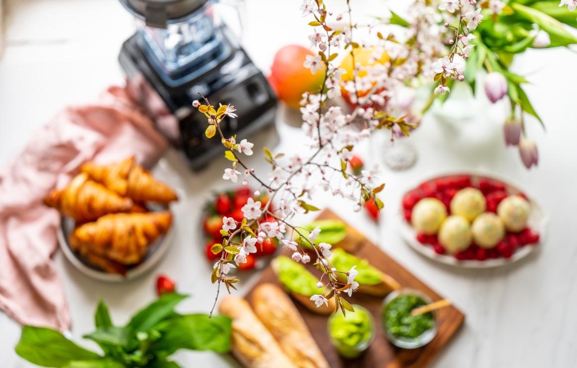 Laid table with wild garlic butter, wild garlic pesto and wild garlic oil