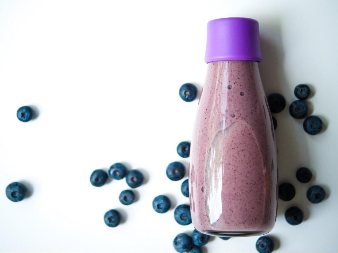 Almond milk recipe with blueberries