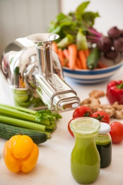 Make cold pressed juices with the best slow juicer - Angel juicer 5500 7500 8500s