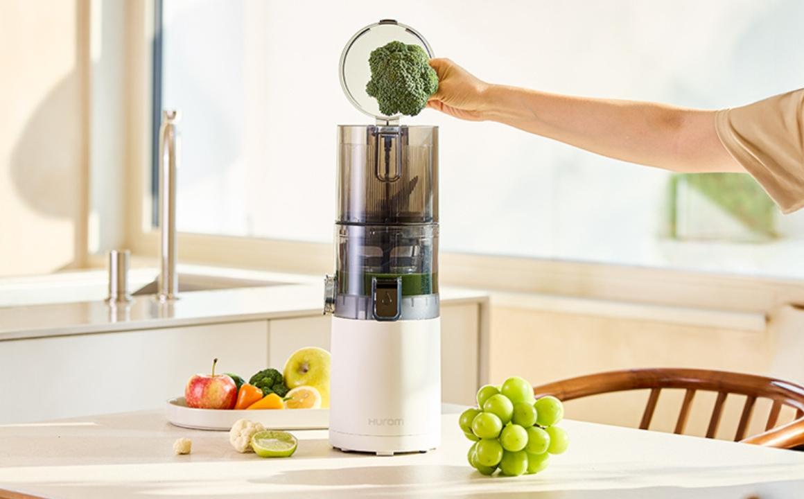 Filling in whole broccoli in the Hurom E30-ST