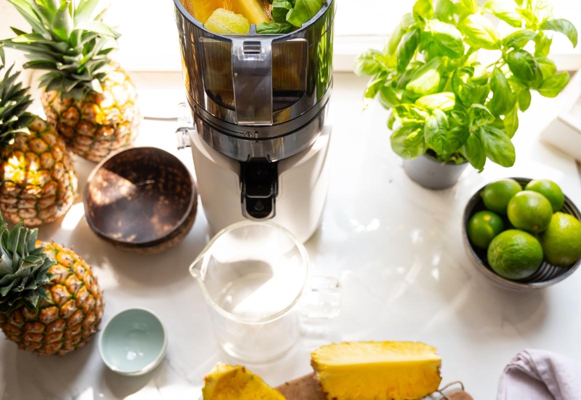 Making Fruit Juices with the Hurom E50-ST