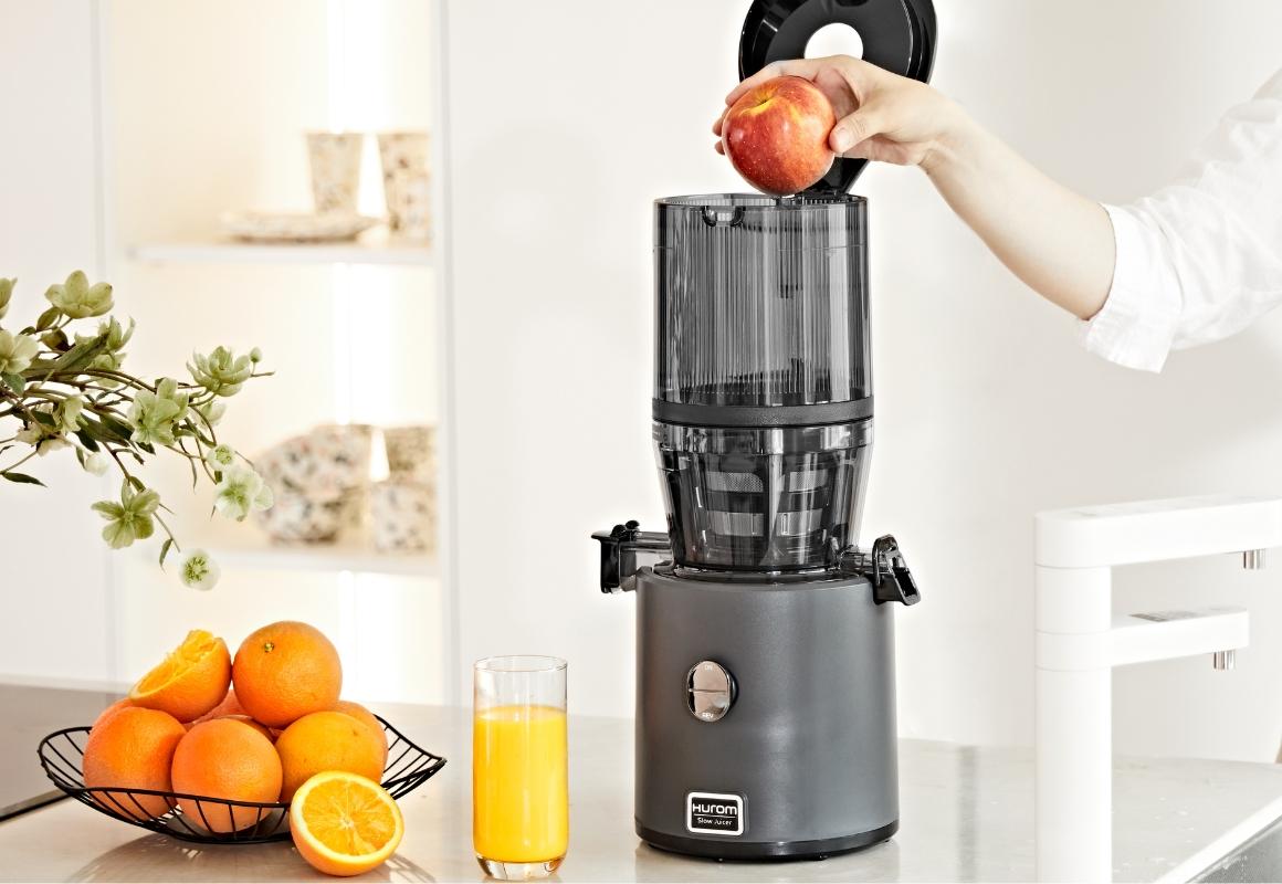 Juicing whole apples in the Hurom H-330P