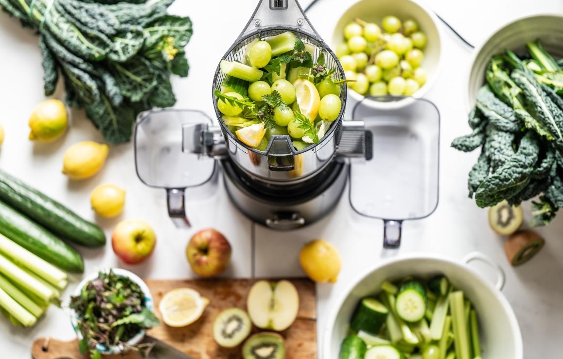 Hurom H80-ST with fully filled feeding chamber