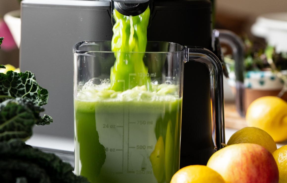 Making green juices with the Hurom H80-ST