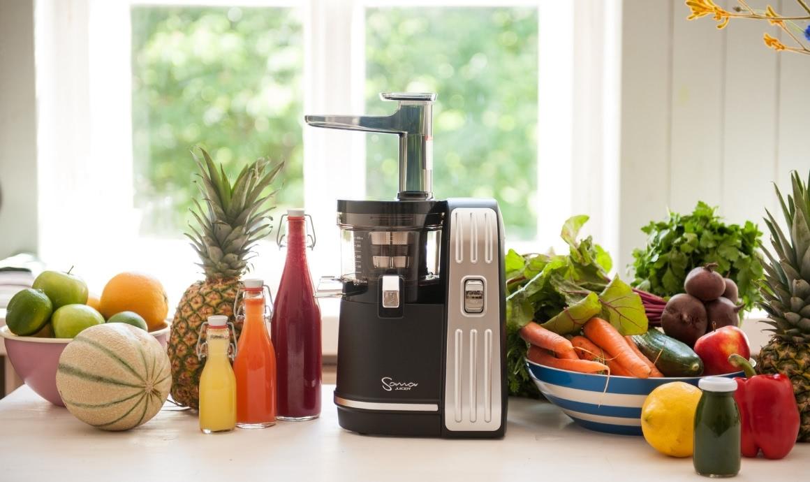 Prepare cold-pressed juices using the Sana Juicer-828