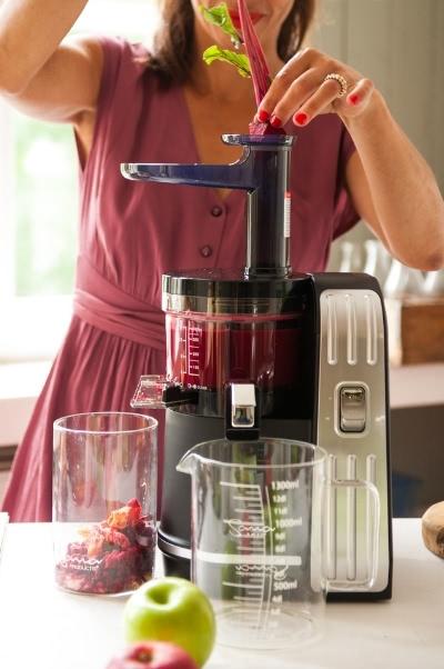 Juicing with the Sana Juicer-828 vertical juicer