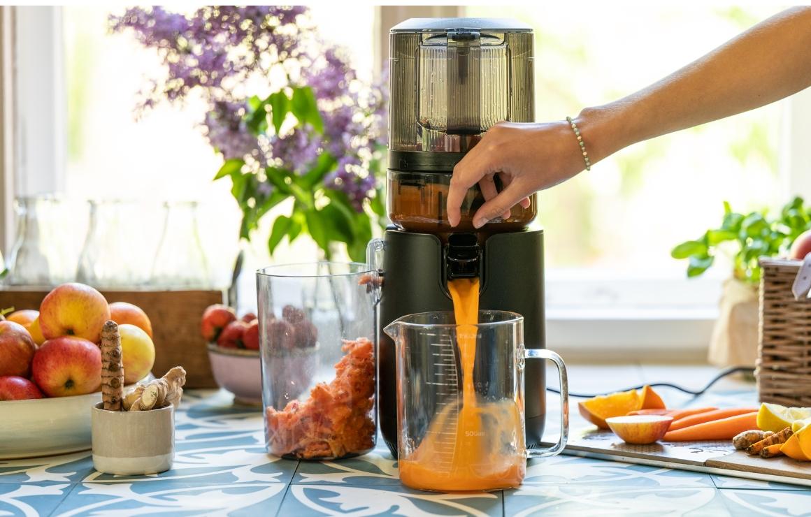Making carrot juice with the Viasus Flow M