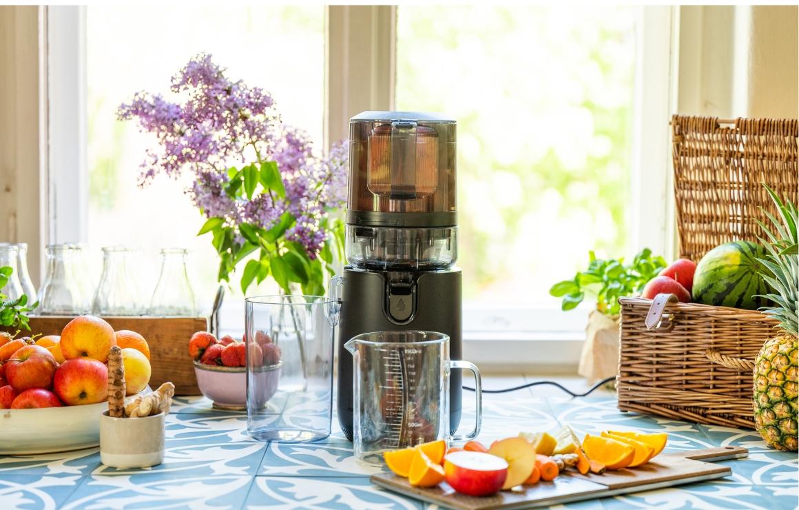 Viasus Flow M kitchen lifestyle shot with fruit and vegetables on the counter