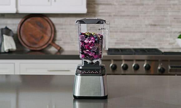 Blendtec 725 filled with fruit for a fruit smoothie