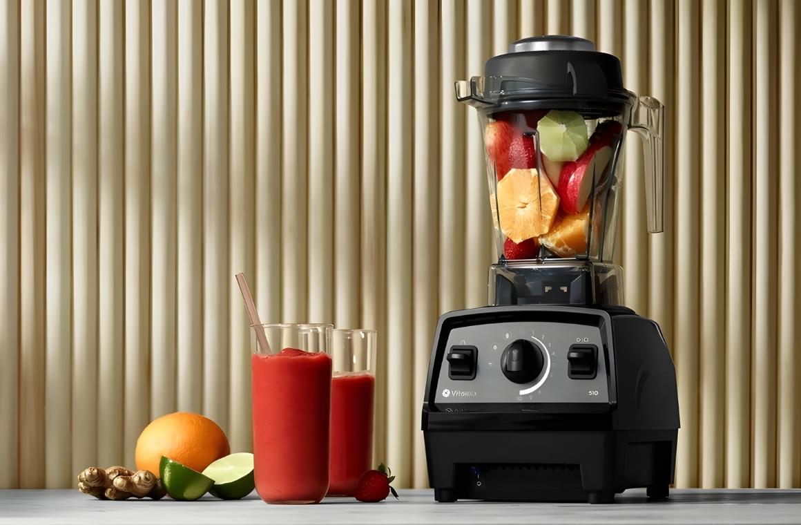 Making fruit smoothies with the Vitamix E510